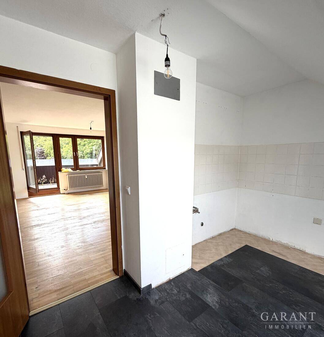 Dachgeschoss-Wohnung mit viel Potenzial, Südbalkon & zwei Stellplätzen, 71332 Waiblingen