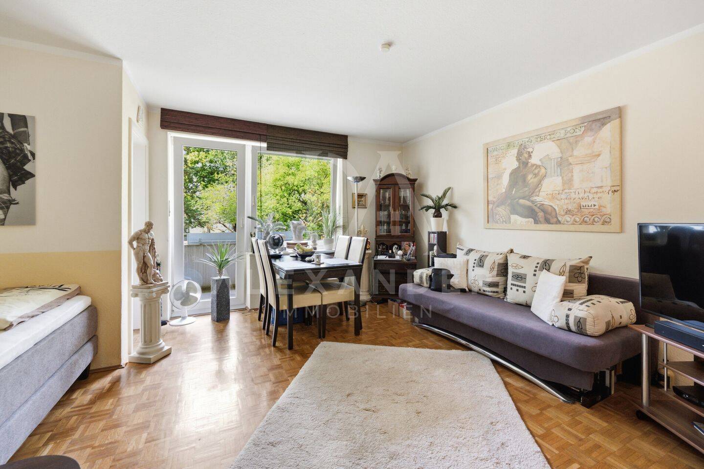 Charmante 1-Zimmer-Wohnung mit Balkon in begehrter Lage von München-Bogenhausen!, 81927 München (Bogenhausen)