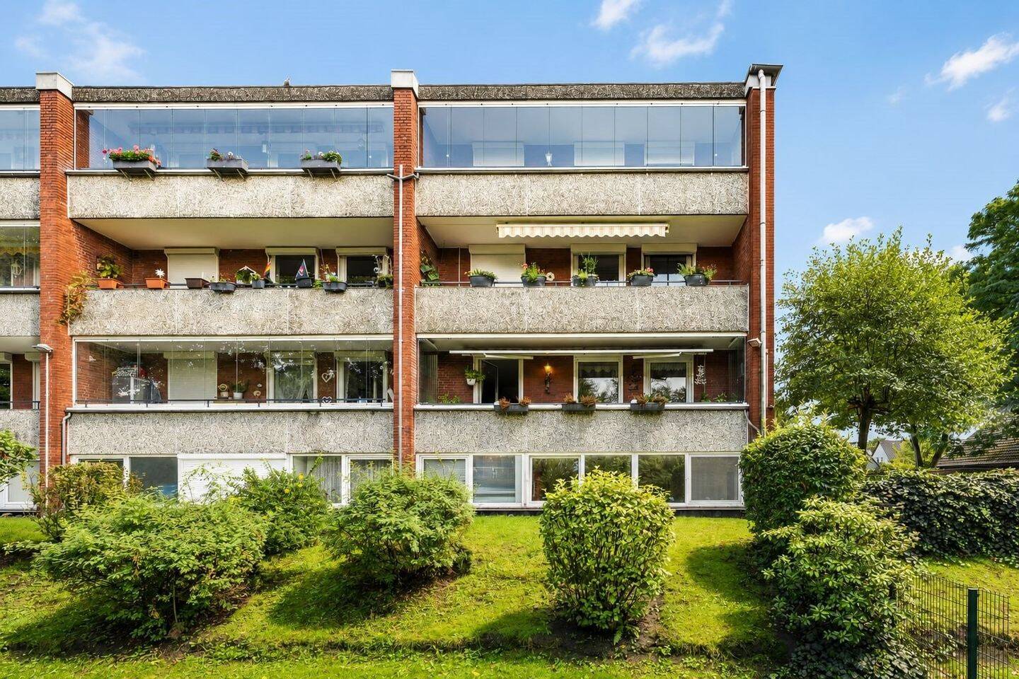 Energieeffizienzklasse D – helle & gepflegte 3-Zimmerwohnung mit Loggia, Keller und PKW-Stellplatz, 21109 Hamburg (Veddel Wilhelmsburg)