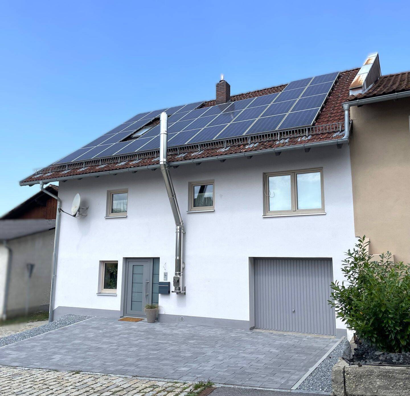 Einziehen & wohlfühlen: Modernisierte Doppelhaushälfte mit Garten in attraktiver Lage!, 94577 Winzer