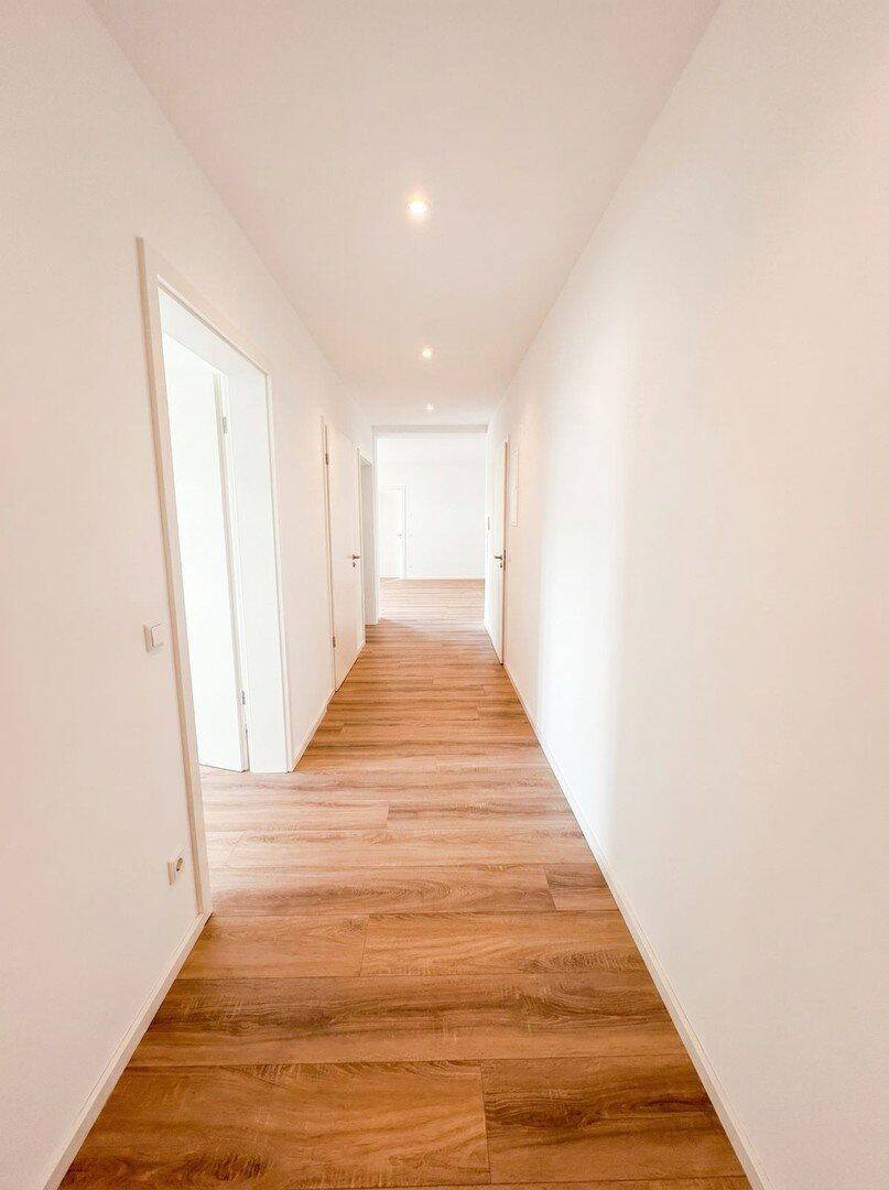 Erstbezug! Neue, helle, barrierefreie 3-Zimmer-EG-Wohnung mit Garten in zentraler Lage in Jockgrim, 76751 Jockgrim