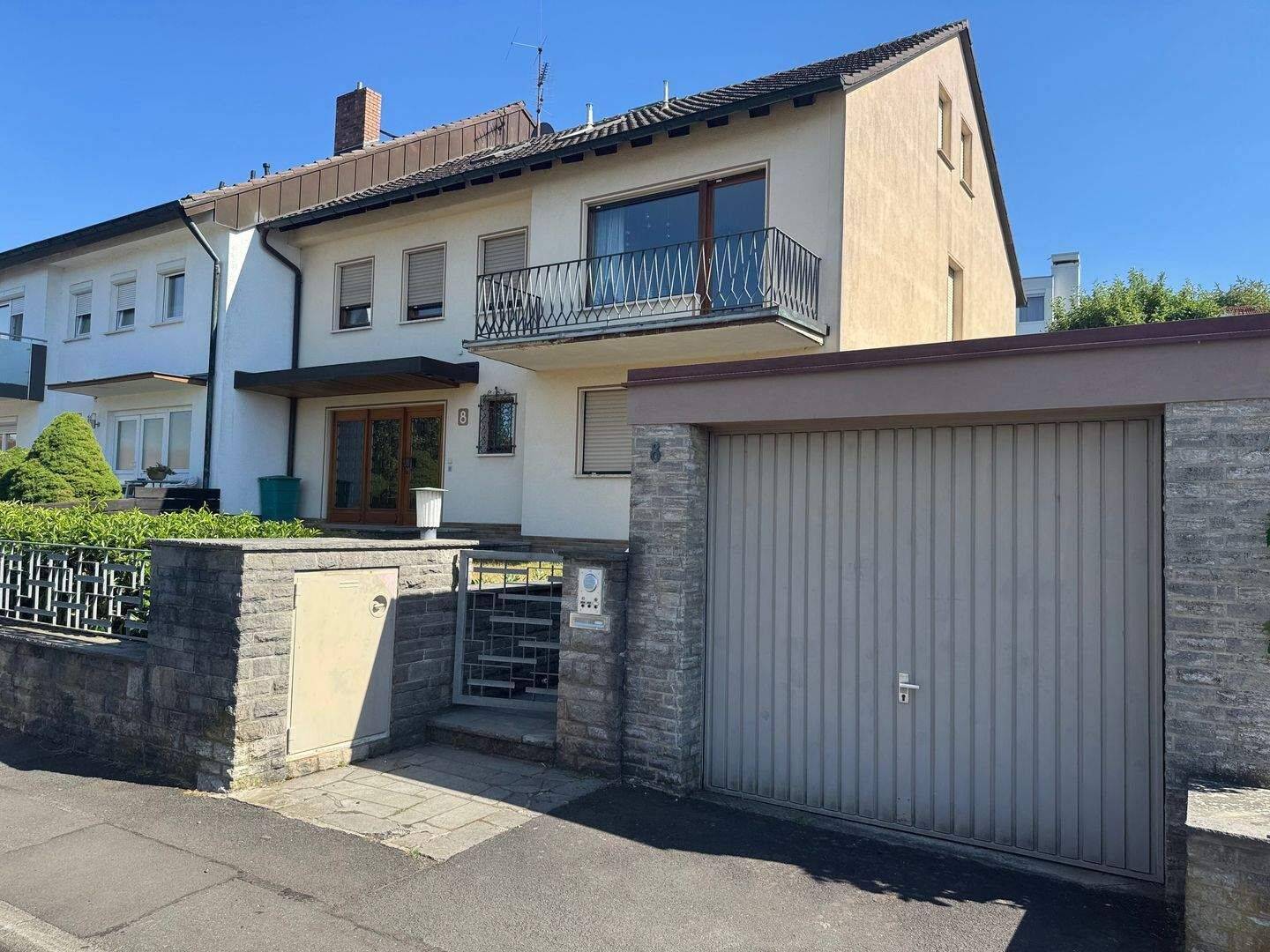 Familienfreundliches Haus mit großzügigem Raumangebot in Würzburg Heidingsfeld, auch WG geeignet, 97084 Würzburg (Heidingsfeld Heuchelhof Rottenbauer)