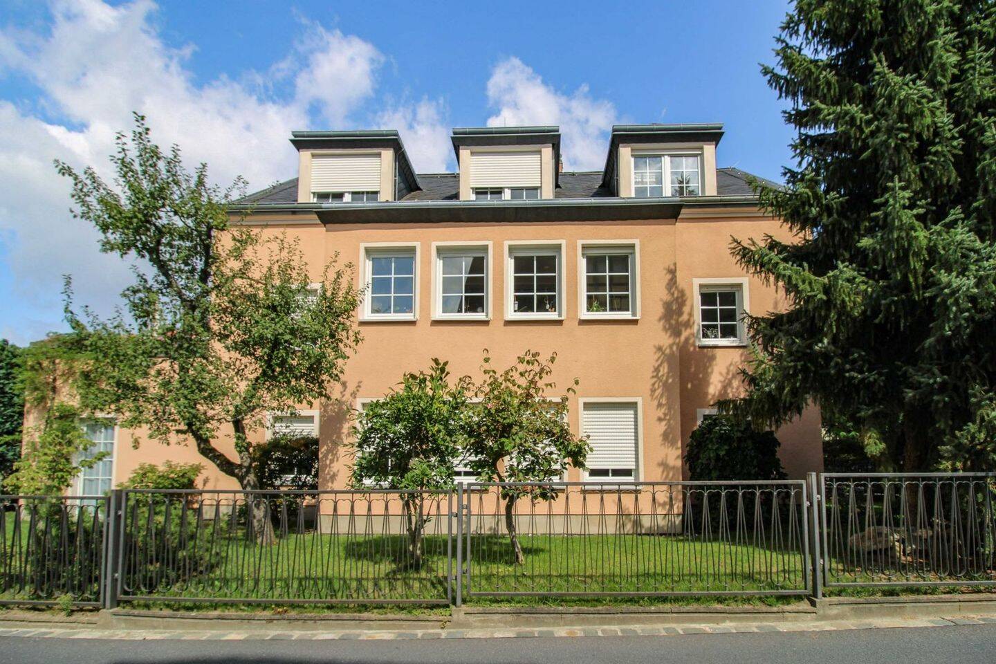 Freistehende Stadtvilla auf Eckgrundstück in Dresden-Weißer Hirsch, 1324 Dresden (Bühlau/Weißer Hirsch Dresdener Heide Loschwitz/Wachwitz)