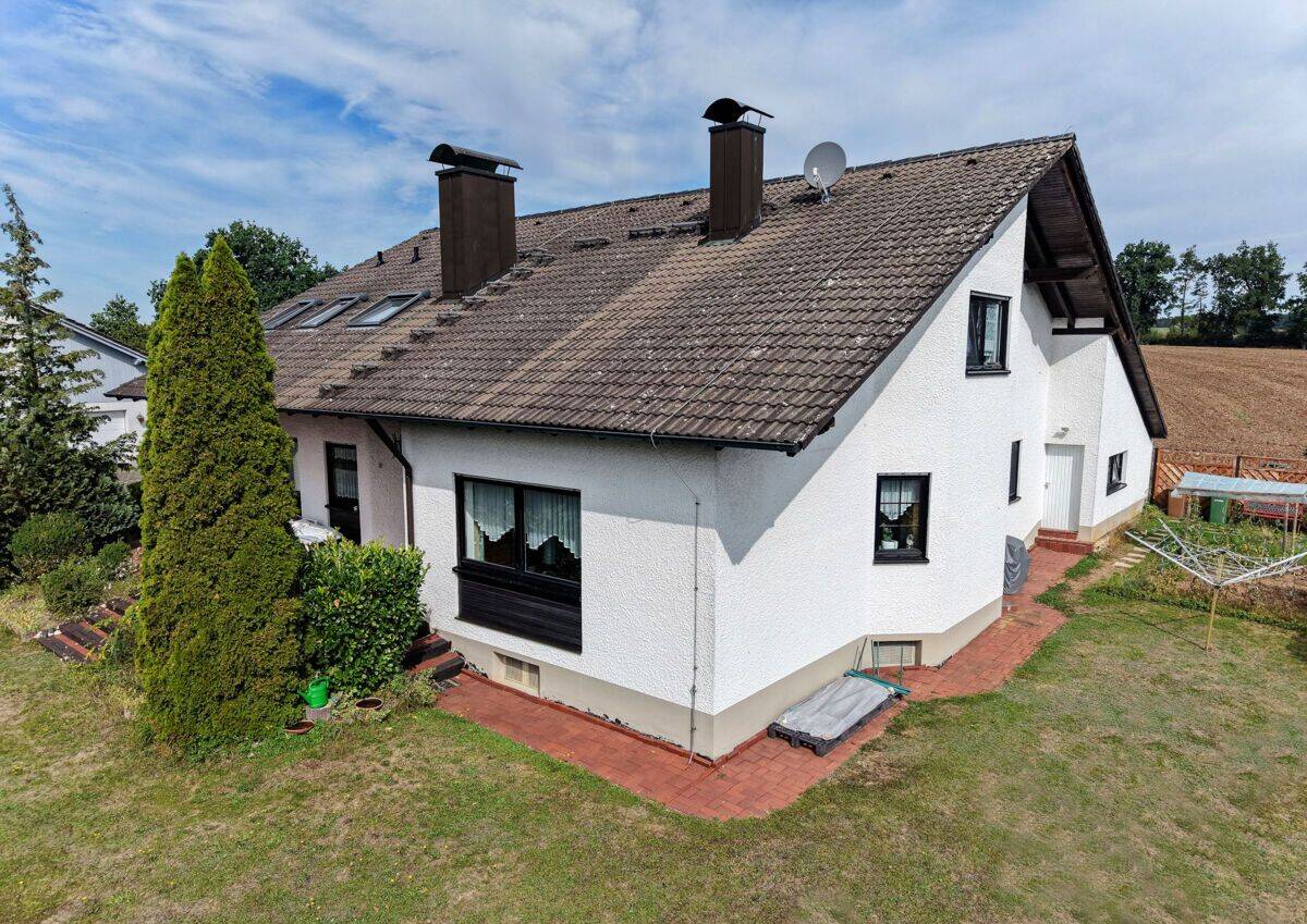 Großzügiges Einfamilienhaus mit pflegeleichtem Garten am Ortsrand von Erlau/Walsdorf, 96194 Walsdorf