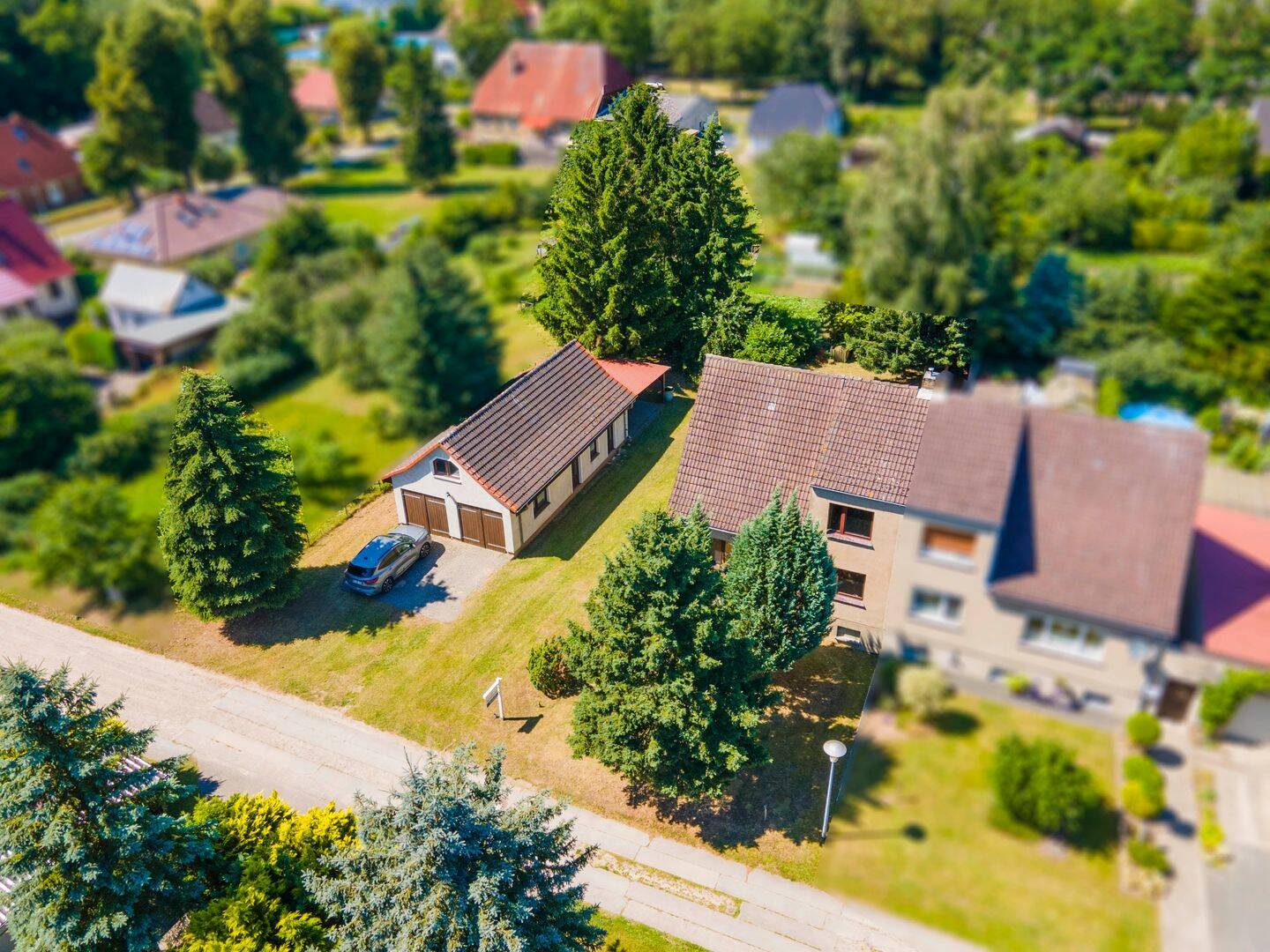 Renovierungsbedürftige Doppelhaushälfte mit Nebengelass, 18513 Gransebieth