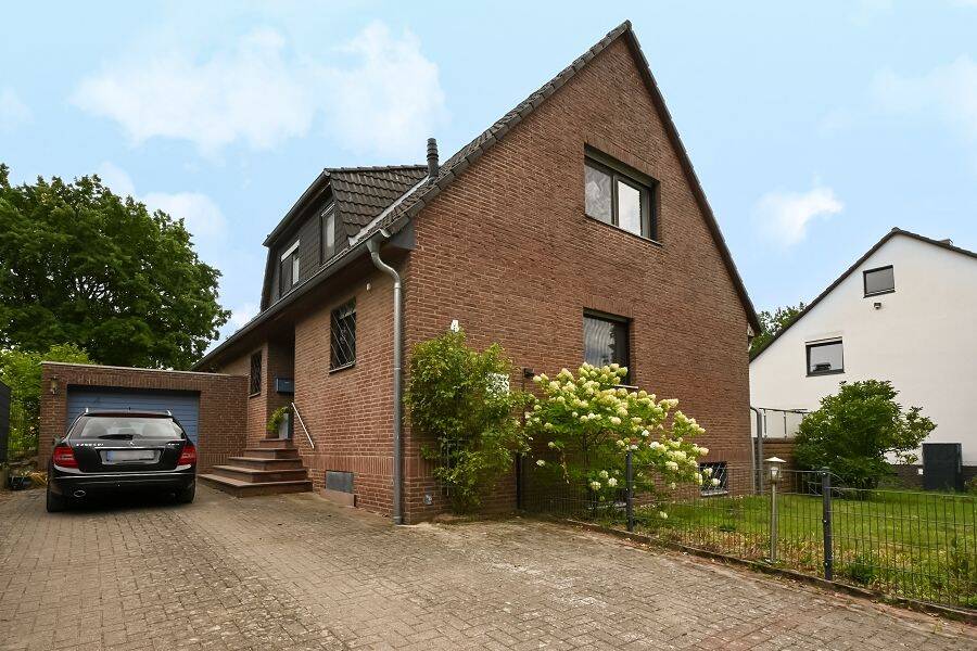 Großzügiges Einfamilienhaus mit Kamin, Sauna und Terrasse in Mellendorf, 30900 Wedemark