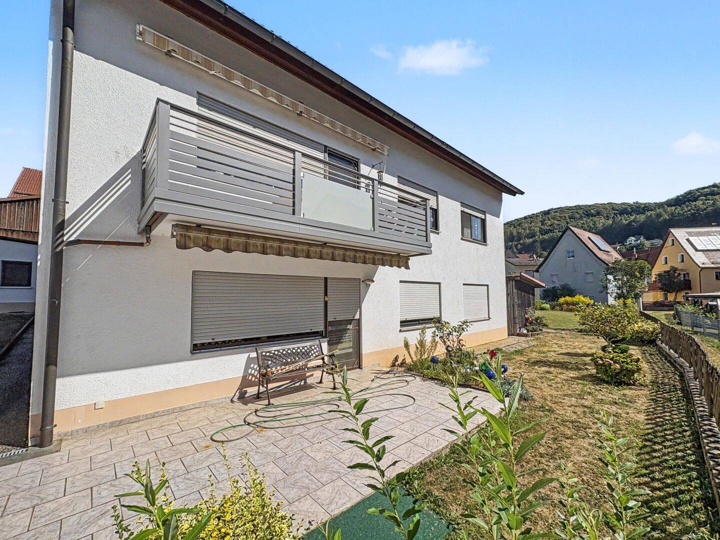 Einfamilienhaus mit Einliegerwohnung in einem gepflegten Zustand in Osternohe, 91220 Schnaittach