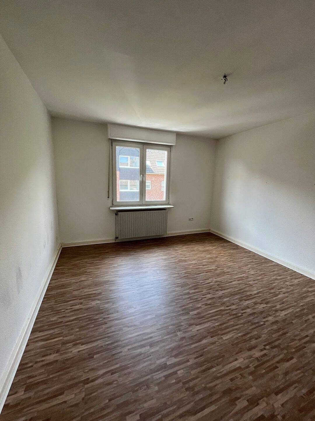 2-Zimmer-Wohnung in Mönchengladbach Geneicken mit Loggia im 2. Obergeschoss, 41236 Mönchengladbach (Bonnenbroich Geneicken Heyden Mülfort Rheydt)