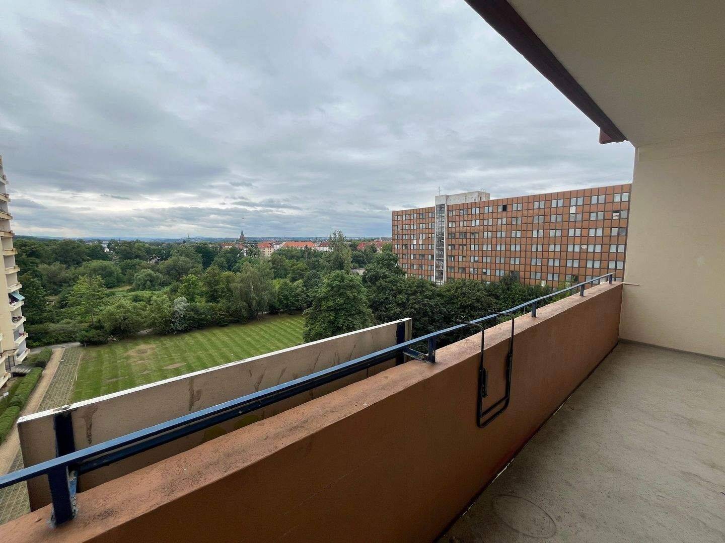 Sanierte 4-Raum Wohnung mit Balkon und EBK auf Wunsch!, 8058 Zwickau