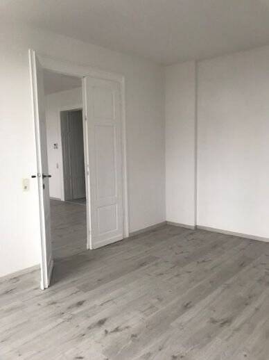 5 Raum Wohnung in neuem Glanz im DG, 6712 Zeitz