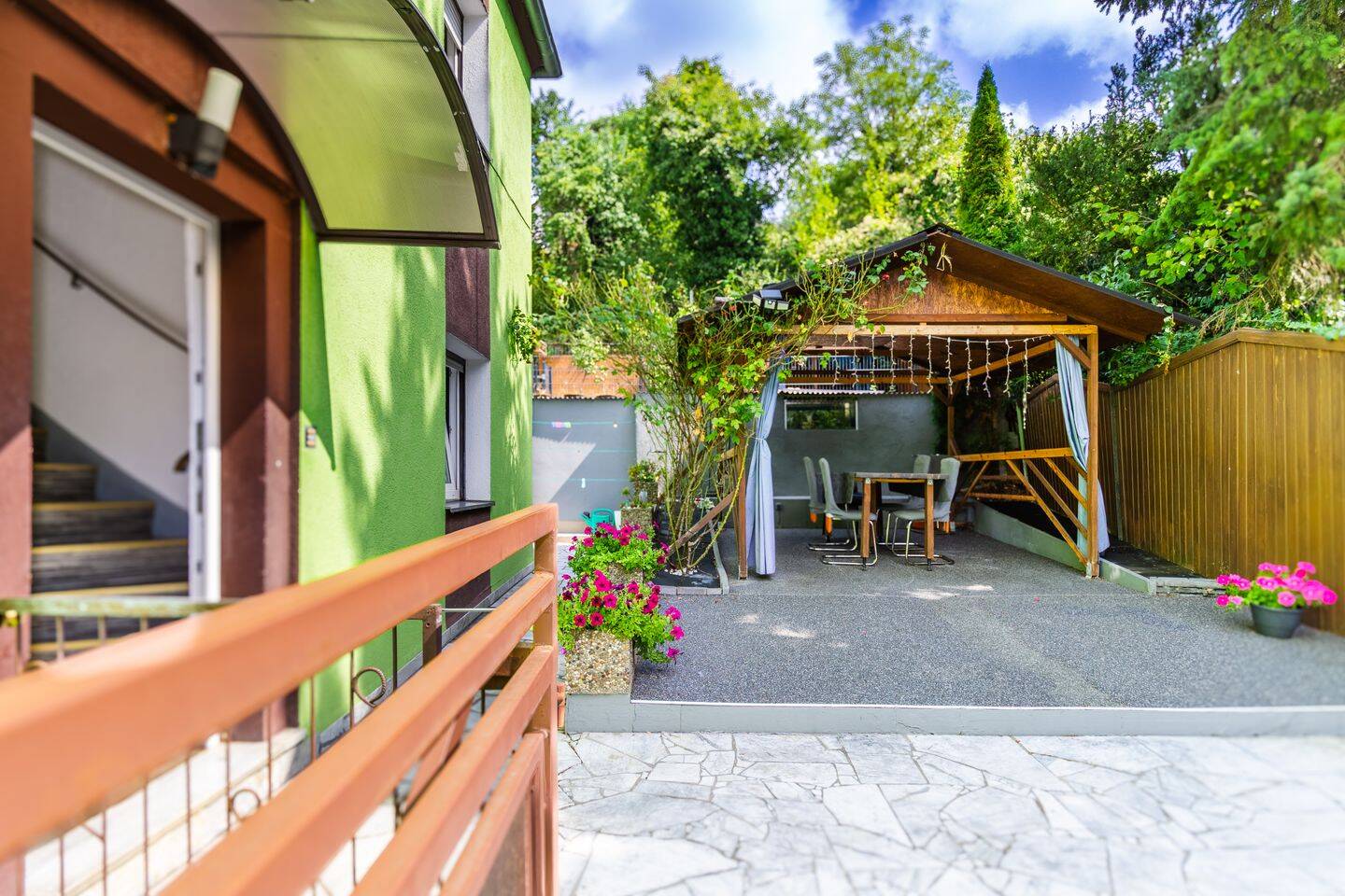 Viel Platz für Ihre Wohnideen – freistehendes Haus mit Garten, Garage & zwei möglichen Wohnbereichen, 97456 Dittelbrunn