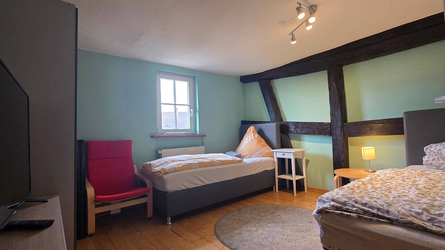WG-Zimmer | Sofort bezugsfrei | Vollmöbliertes Studentenhaus | All-In-Miete | historischer Charme, 76187 Karlsruhe (Knielingen Maxau Mühlburg Nordweststadt)