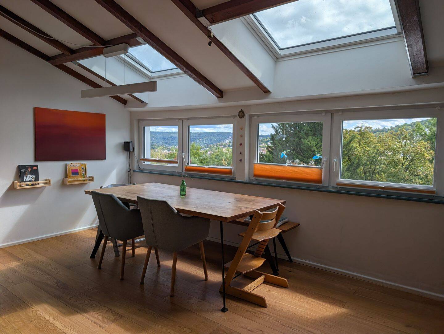Traumhafte 4-Zimmer-Wohnung in Halbhöhenlage mit Panoramablick, 2 neuen Bädern & ausgebauter Bühne, 70193 Stuttgart (Nord West)