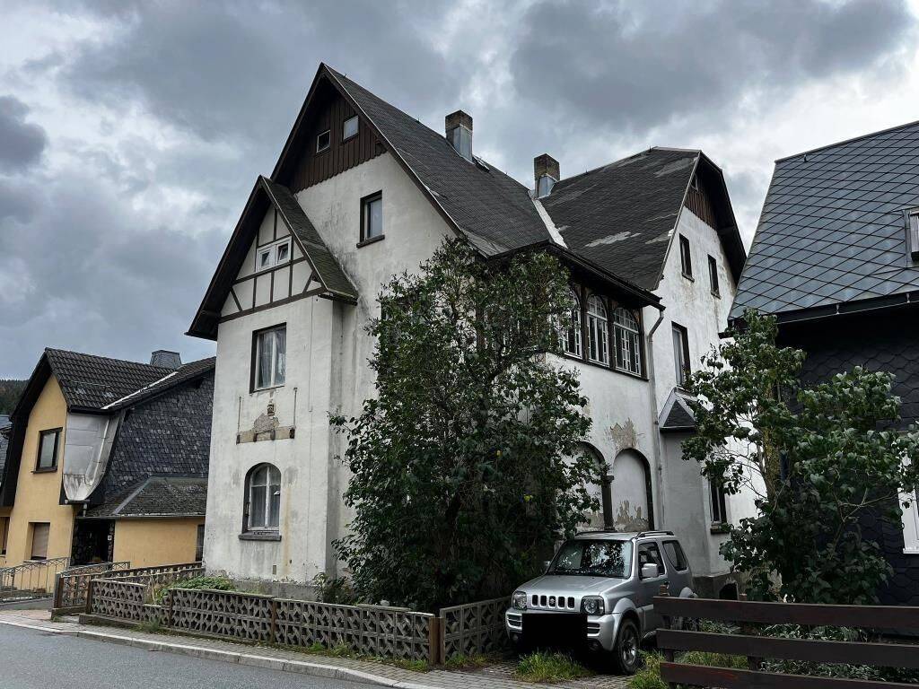 Großzügige Villa auf weitläufigem Grundstück mit Sanierungs- und Entwicklungspotenzial, 98739 Neuhaus am Rennweg