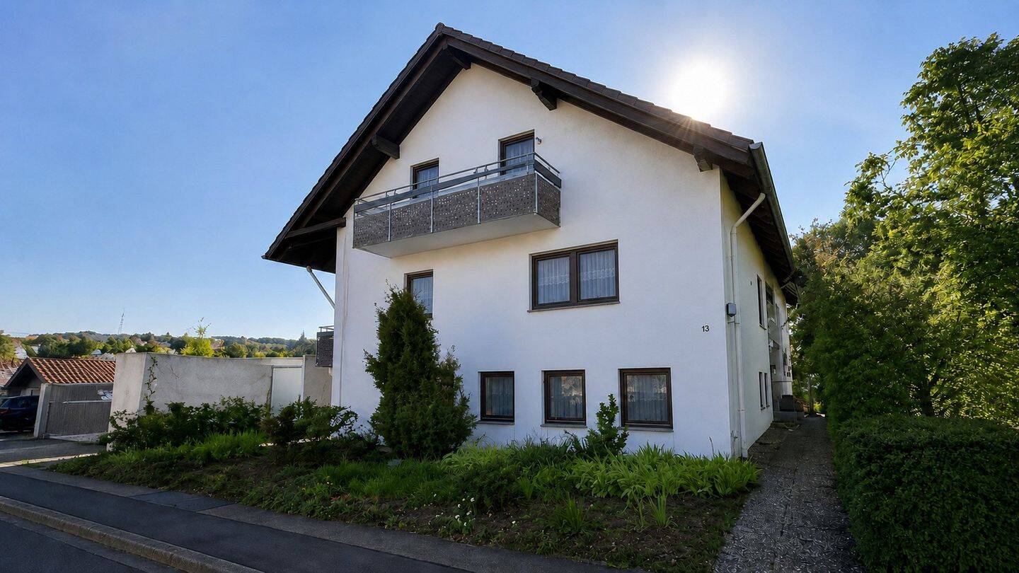 Wohnen mit Weitblick: Großzügige 5-Zimmer-Wohnung mit großem Balkon und Gartennutzung in Illingen, 75428 Illingen