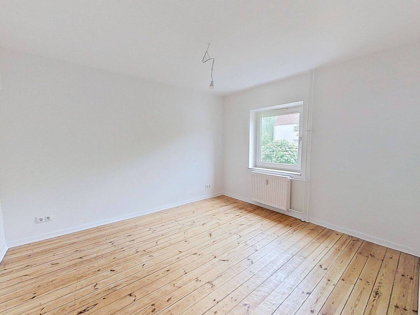 Gemütliche 2-Zimmer-Wohnung mit tollem Holzfußboden und viel Lichteinfall, 24768 Rendsburg