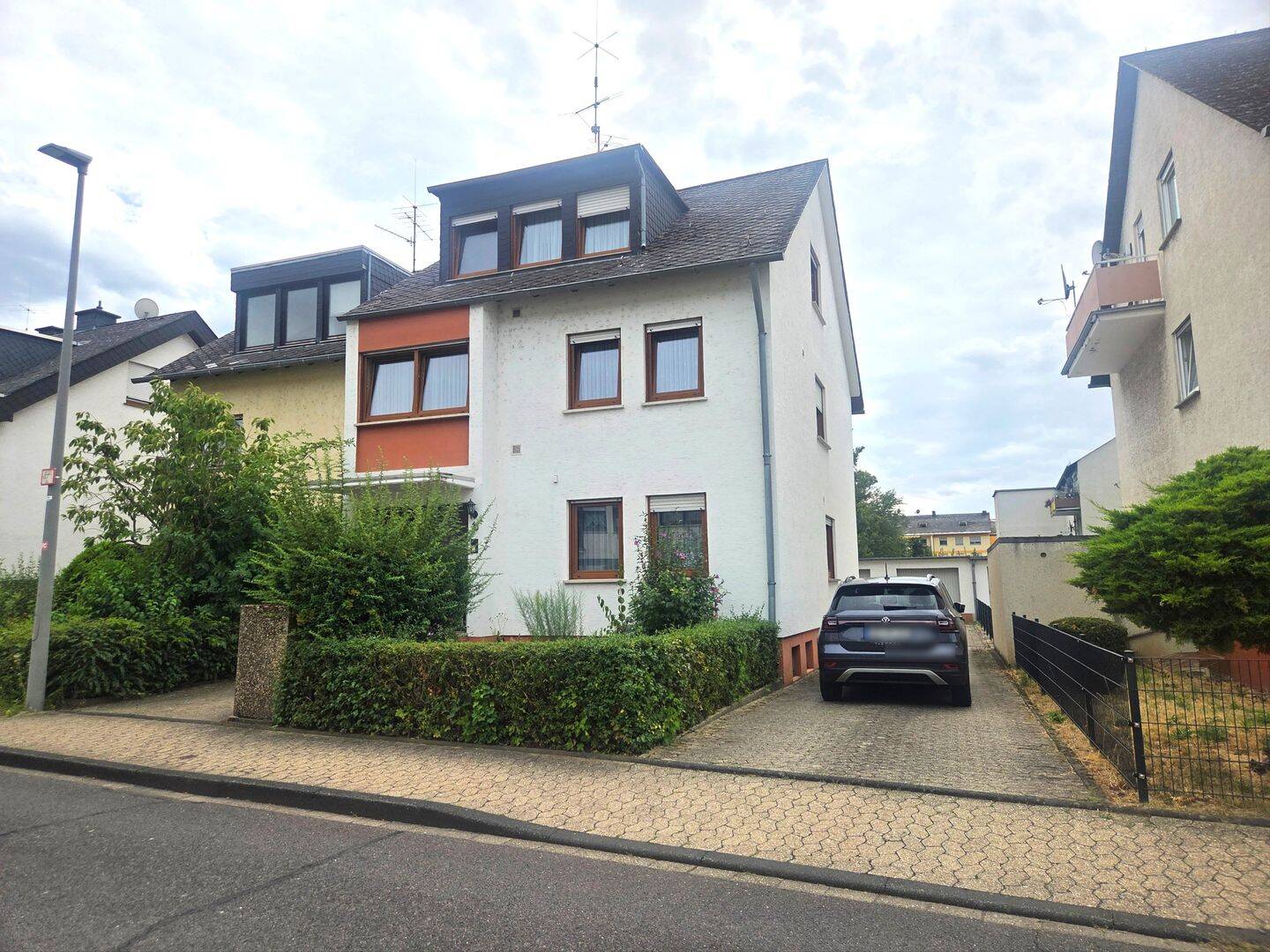 Gelegenheit für junge Familie – gemütliches Anwesen mit Einliegerwohnung oder für große Familie!, 56070 Koblenz