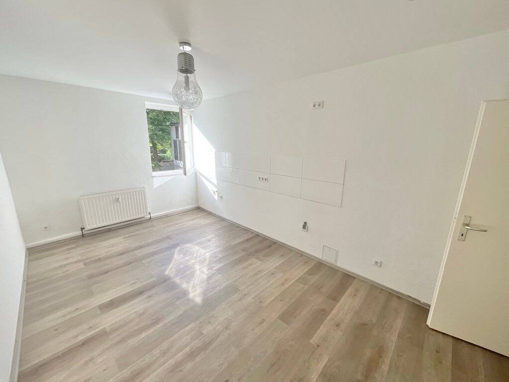 Schöne 2-Zimmer-Wohnung mit Tageslichtbad!, 45355 Essen (Bergeborbeck Bochold Borbeck-Mitte)