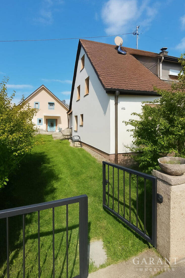 Charmante Doppelhaushälfte mit Garten, Werkstatt & Garage in Augsburg-Göggingen, 86199 Augsburg (Bergheim Göggingen Haunstetten Inningen)