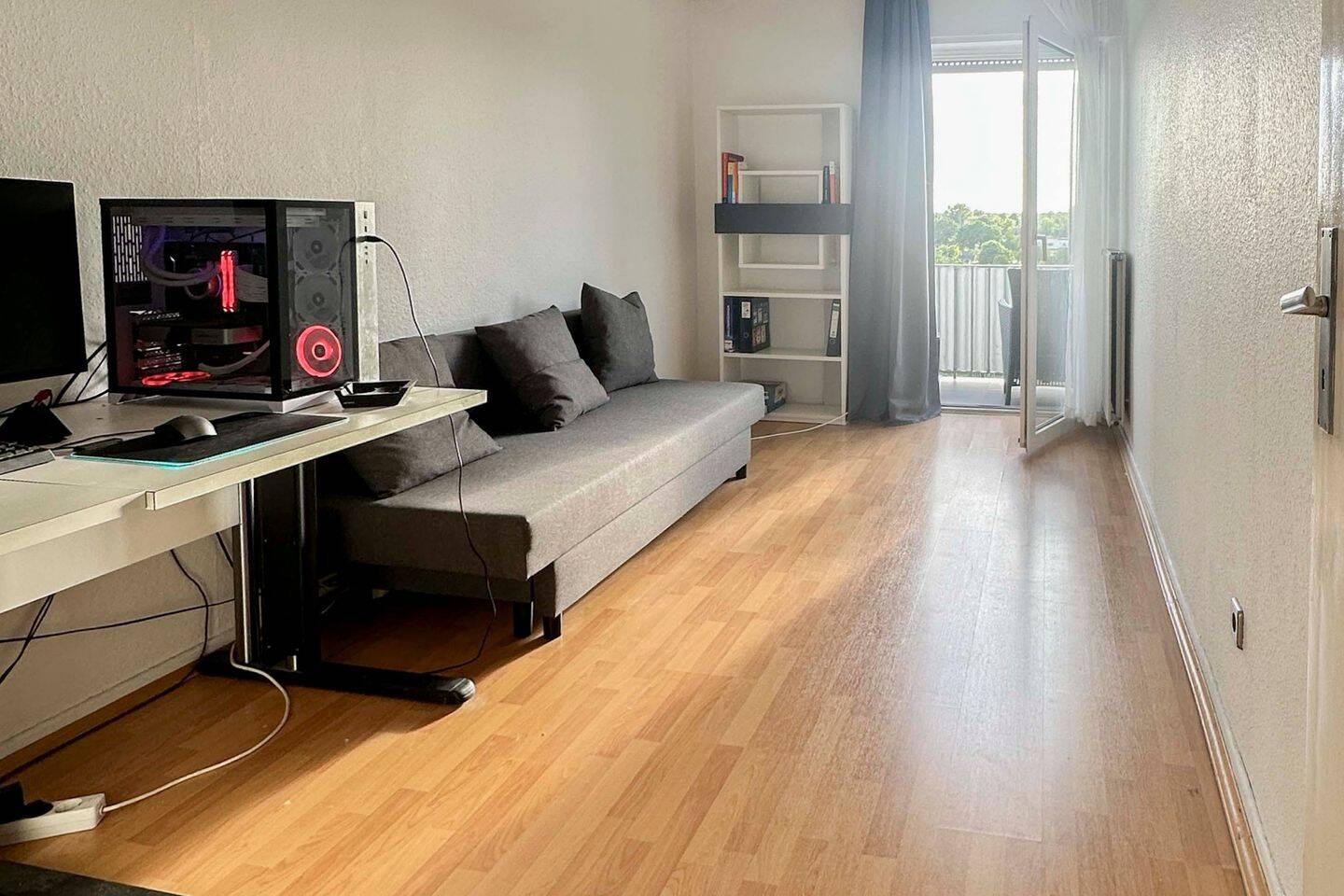 Möblierte gepflegte 53 m² Wohnung ruhig, mit EBK, Balkon und Stellplatz – Vorteil Erbpacht, 67065 Ludwigshafen am Rhein (Gartenstadt Maudach Mundenheim Rheingönheim West)
