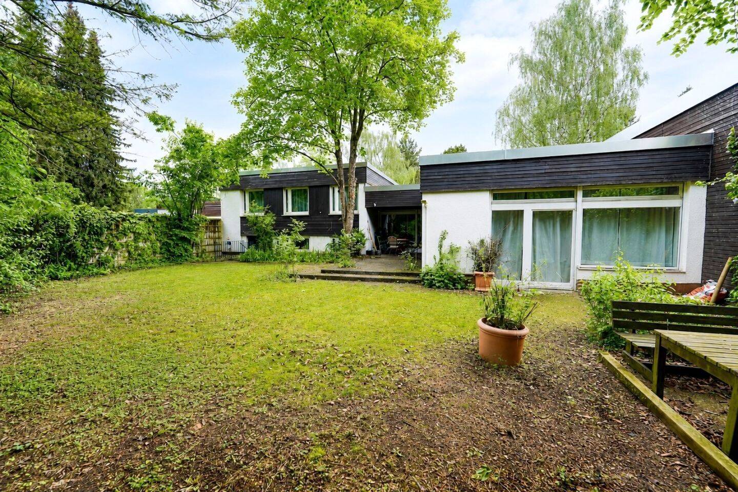 Großzügiger Split-Level-Bungalow in absolut ruhiger Lage von München-Trudering, 81735 München (Berg am Laim Ramersdorf-Perlach Trudering-Riem)