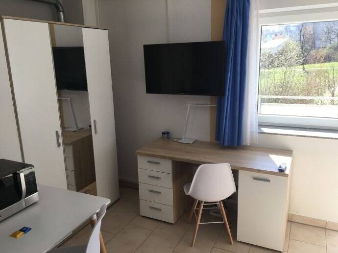 Businessapartment mit Bad und Küche, 1,40mx2,00m Bett, Full-HD TV, WLan, Komplettausstattung, 72762 Reutlingen
