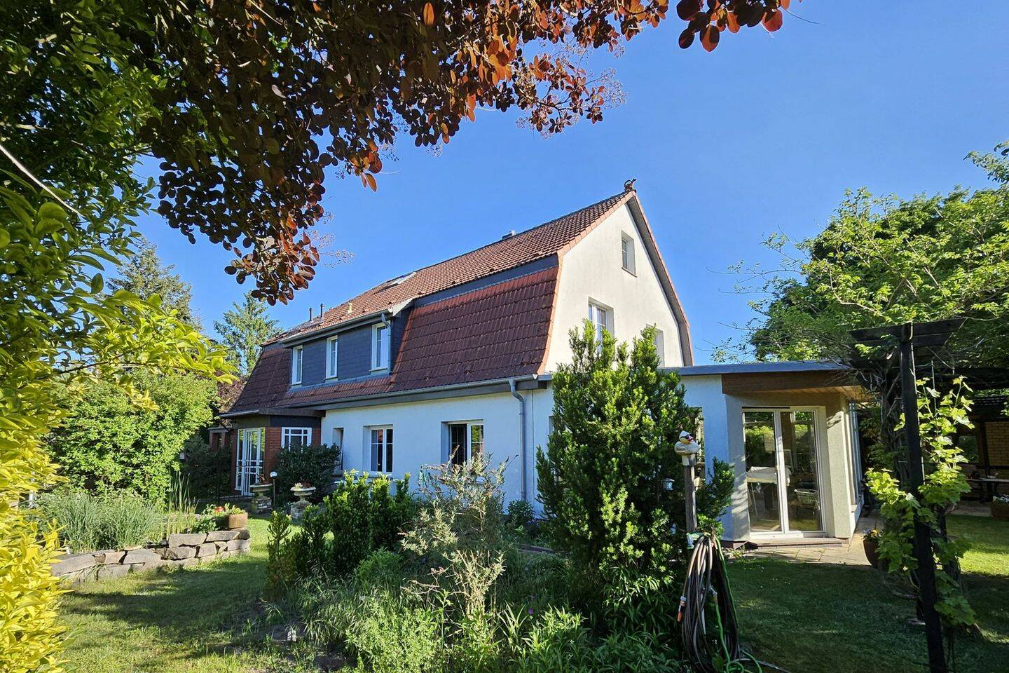 Großzügiges Familienanwesen mit Einliegerwohnung (Mehrgenerationshaus) auf über 1.857 m² Grundstück, 16727 Oberkrämer