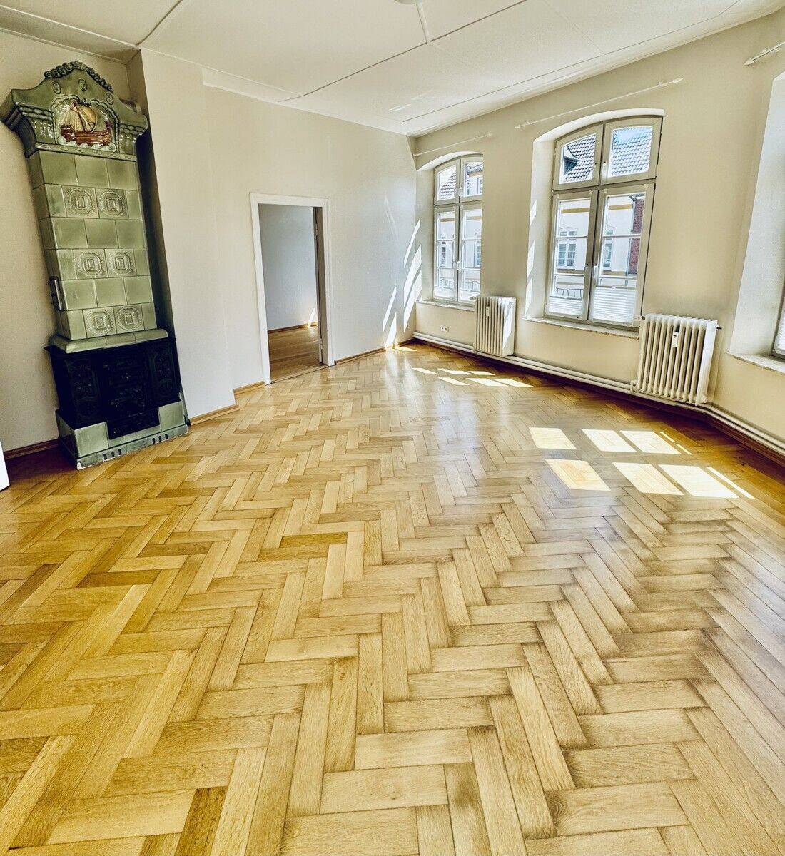 Großzügige, helle und moderne Wohnung im Herzen Husums zu vermieten- Otto Stöben GmbH, 25813 Husum