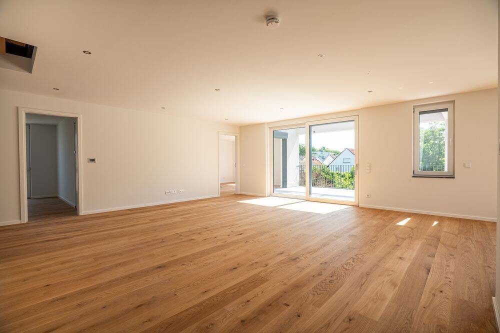 Exklusives Penthouse mit großem Balkon und Dachterrasse sofort bezugsbereit (Garage möglich), 90513 Zirndorf