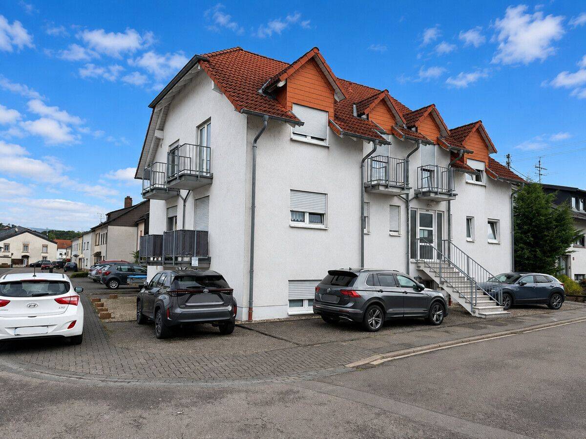 Schöne Eigentumswohnung mit Balkon und Stellplatz in ruhiger Lage von Rehlingen- Siersburg, 66780 Rehlingen-Siersburg