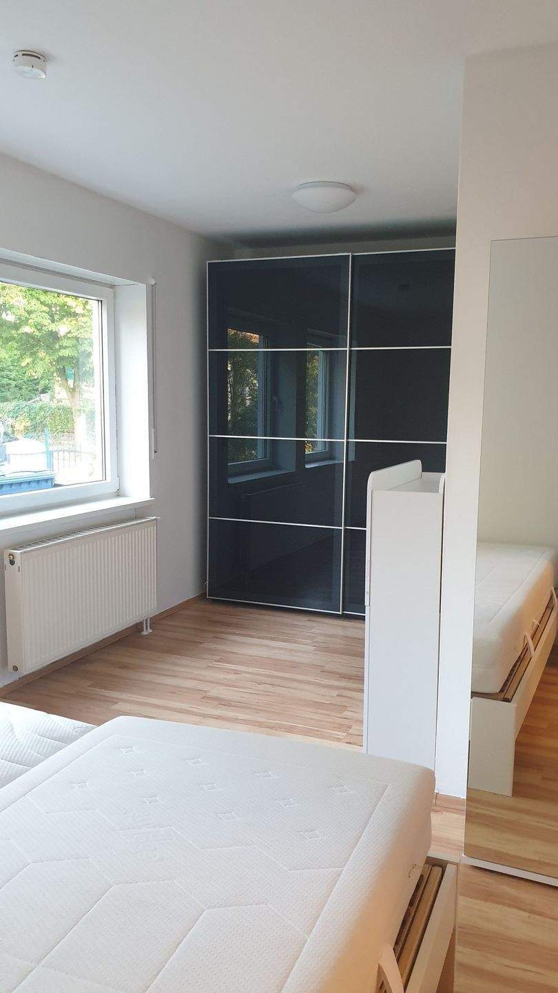 Einziehen und fertig! – Teilmöblierte Wohnung mit EBK und Balkon in idyllischer Ruhe, 12621 Berlin (Marzahn-Hellersdorf Hellersdorf Kaulsdorf)