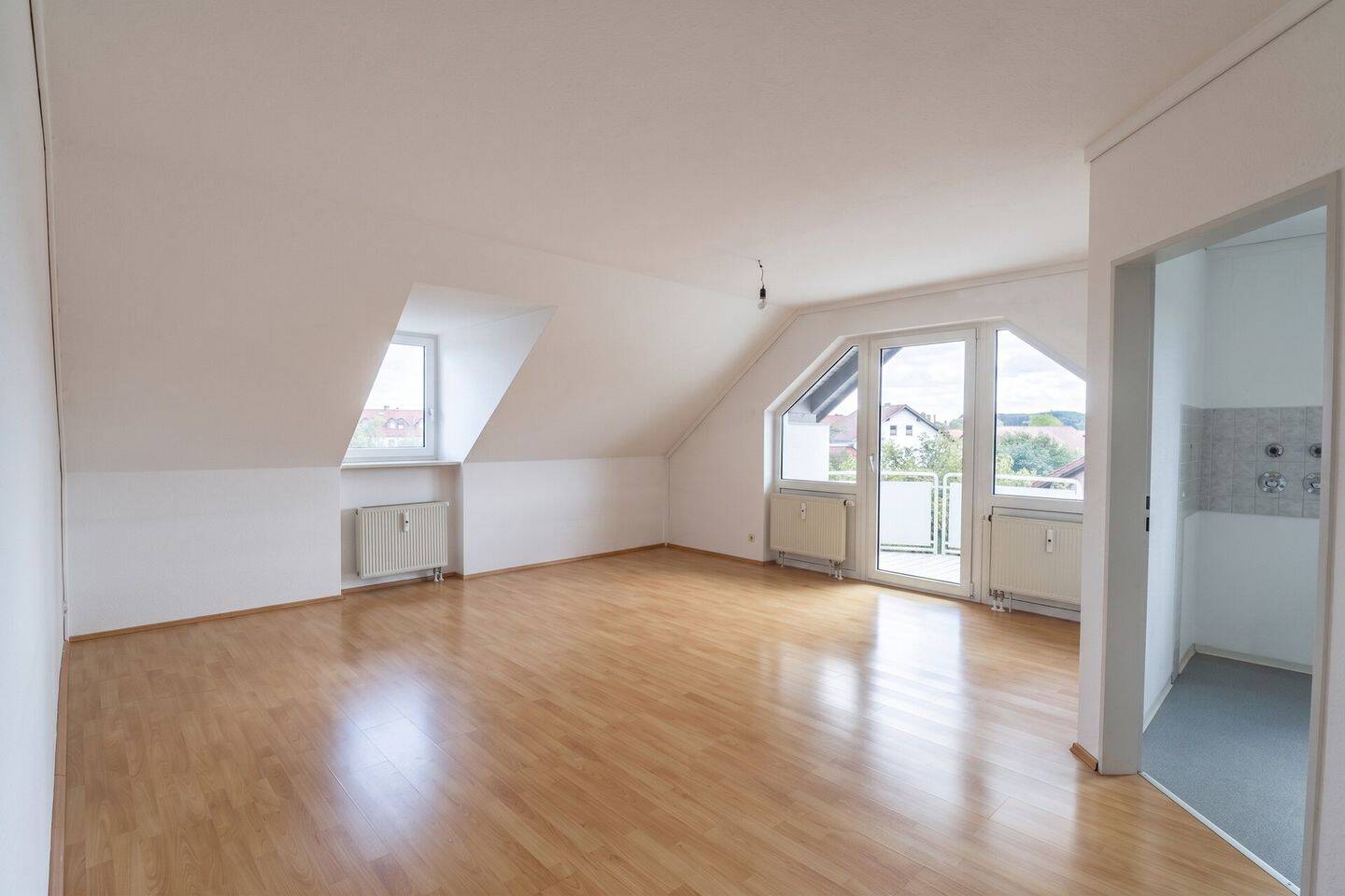 „Leonie“ – wunderschöne 2-Zimmer-Dachgeschoss-Wohnung in Erkheim, 87746 Erkheim