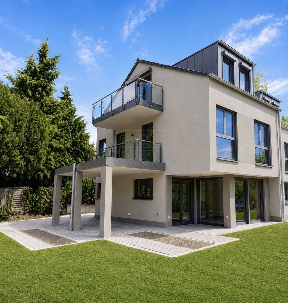 Exklusive Doppelhaushälfte mit besonderer Privatsphäre in Kronberg-Schönberg, 61476 Kronberg im Taunus
