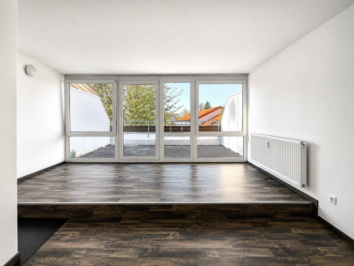 Wohnen mit großzügiger West-Dachterrasse – 1,5-Zi.-Apartment, bezugsfertig renoviert, 81243 München (Aubing-Lochhausen-Langwied Pasing-Obermenzing)