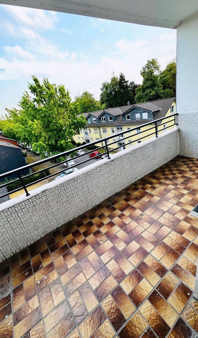 Helle 3,5-Zimmer-Wohnung mit Loggia in Walsum, 47179 Duisburg (Aldenrade Alt-Walsum Fahrn Vierlinden Wehofen)