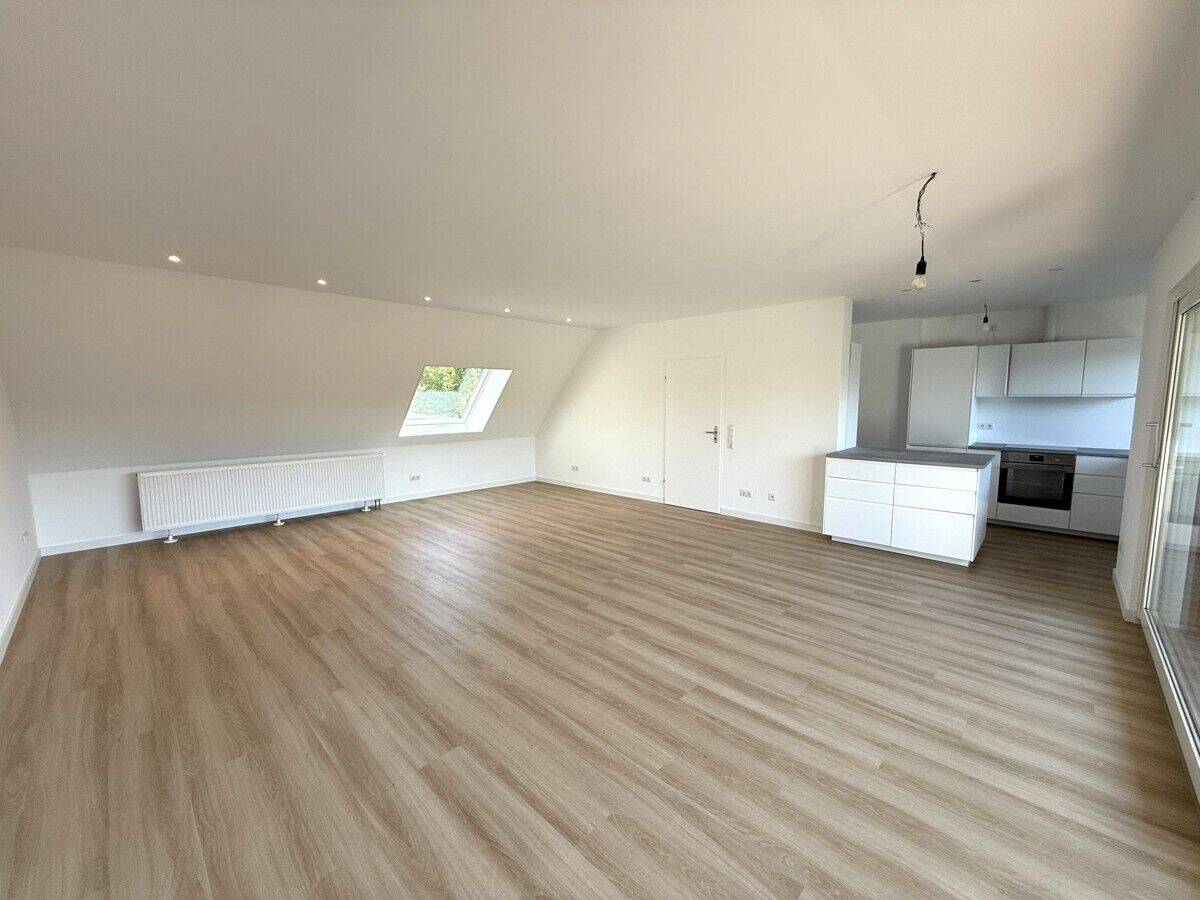 Modernisierte 3-Zimmer-Dachgeschosswohnung mit EBK und Loggia in Bloherfelde, 26129 Oldenburg (Oldb) (Bloherfelde Innenstadt Wechloy)