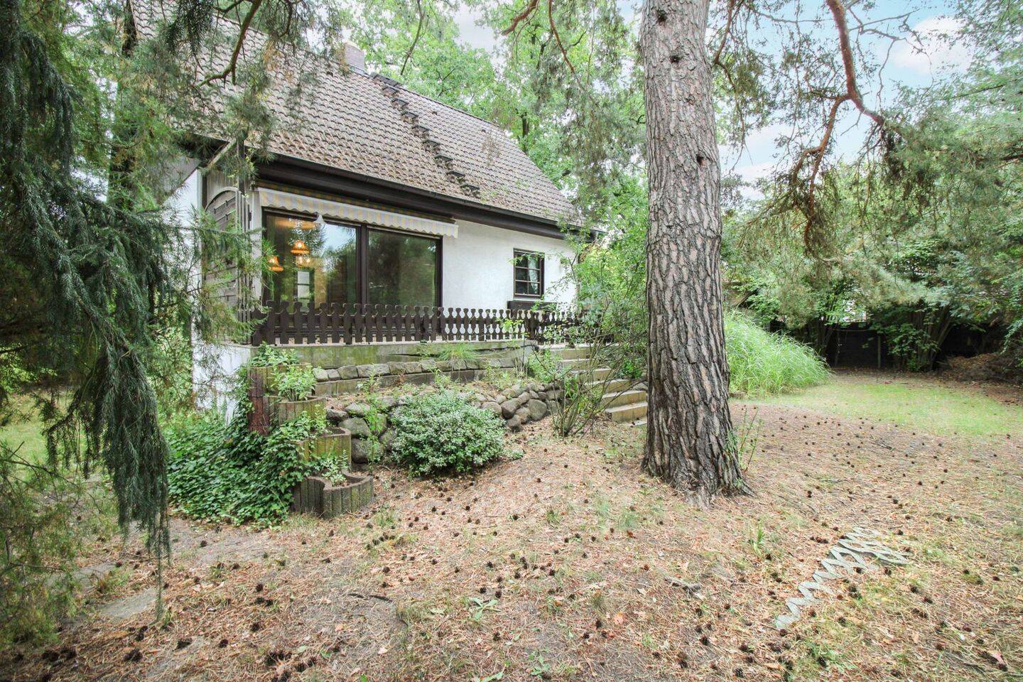 Charmantes Einfamilienhaus mit Pool, Garage und Renovierungsbedarf im ruhigen Karolinenhof, 12527 Berlin (Treptow-Köpenick Grünau Karolinenhof Schmöckwitz)
