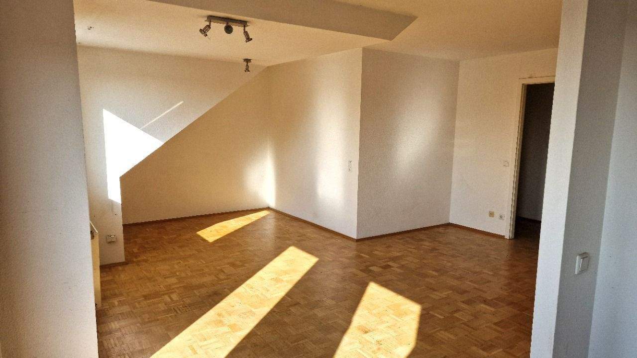 schöne Dachgeschoßwohnung mit großem Balkon und TG-Stellplatz, 13156 Berlin (Pankow Kleingartenanlage Alte Baumschule Niederschönhausen Rosenthal)