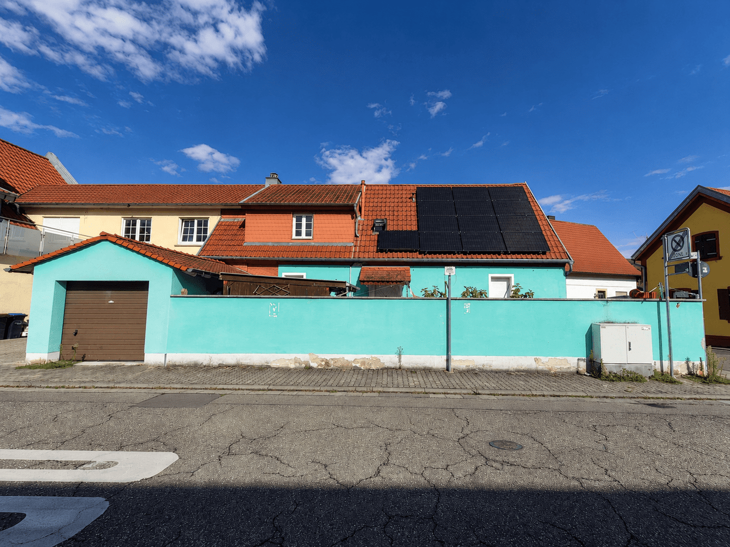Charmantes Einfamilienhaus mit PV-Anlage, Garage und Carport in Römerberg, 67354 Römerberg