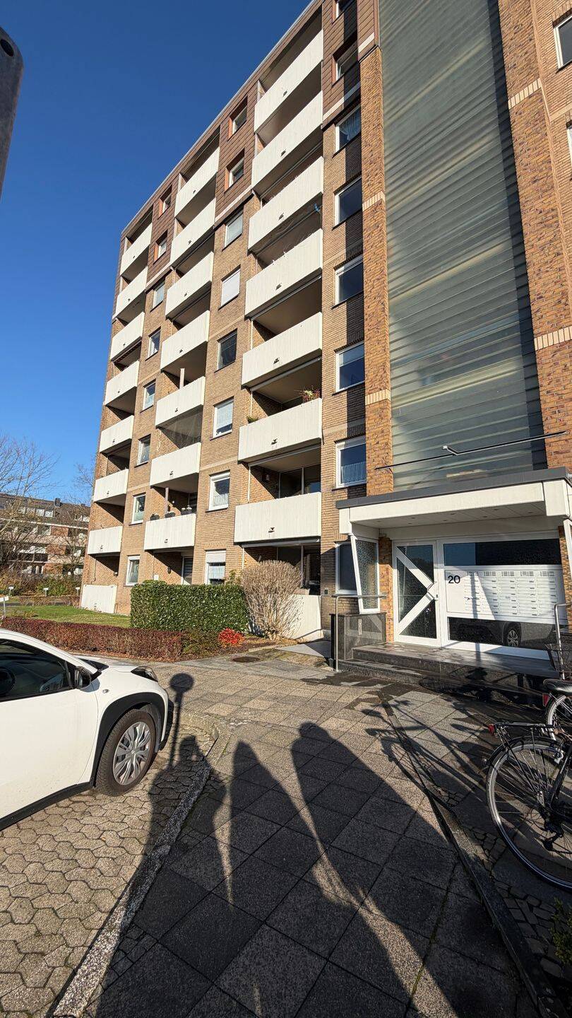 Stellplatz inklusive: ruhige 1,5-Zimmer-Wohnung mit Balkon und Aufzug, 47807 Krefeld (Dießem/Lehmheide Fischeln)