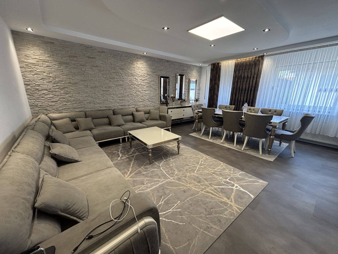 Attraktives Wohn- und Geschäftshaus mit modernem Showroom und geräumiger Wohnung., 64572 Büttelborn