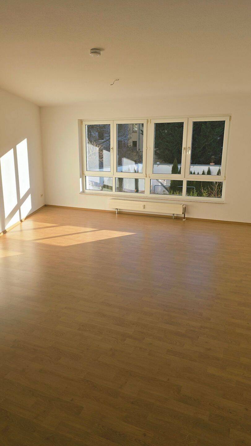 3 Raum Wohnung 105 qm mit Balkon, 7546 Gera