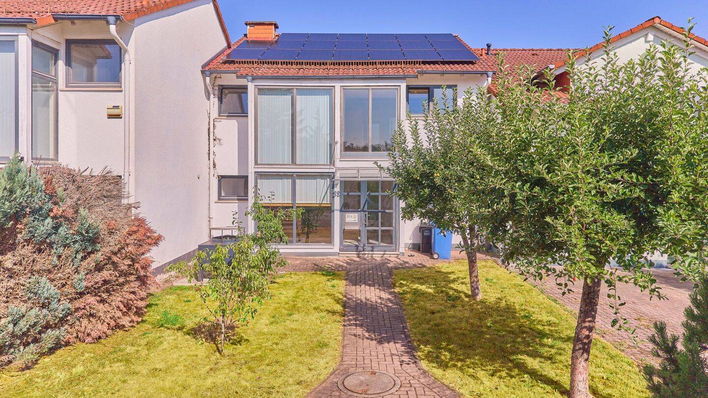 Modernisiertes 5-Zimmer-Reihenhaus mit Kamin, Wärmepumpe & PV-Anlage, 67705 Trippstadt