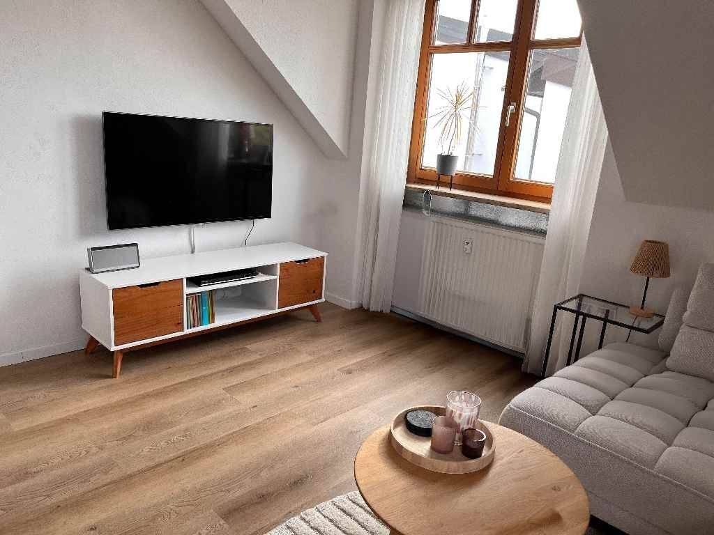Augsburg – Haunstetten: Ruhig gelegene 4-Zimmer-Wohnung mit Balkon, 86179 Augsburg (Haunstetten Siebenbrunn)