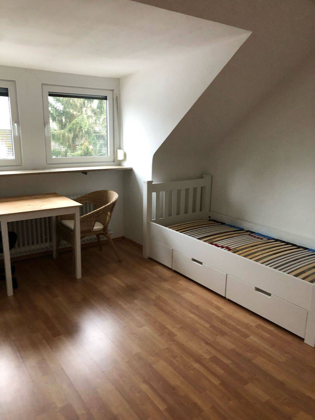 Möbliertes Zimmer in bester Erlanger Lage, 91054 Erlangen (Burgberg Erlangen-Nord Erlangen-Ost Innenstadt Sieglitzhof)