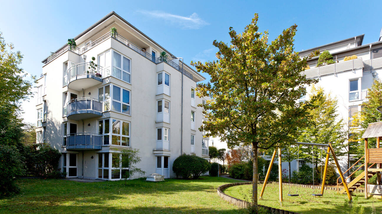 Lichtdurchflutete 2-Zimmer-Wohnung mit Balkon und Einbauküche, 86161 Augsburg (Herrenbach Hochfeld Innenstadt Spickel Universitätsviertel)