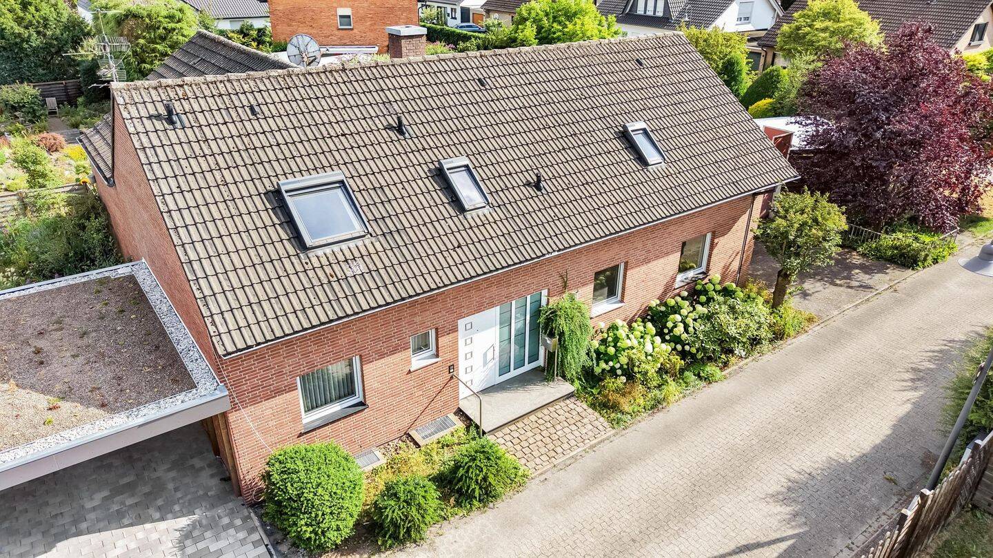 Großzügiges Einfamilienhaus mit Einliegerwohnung, Doppelgarage und weitläufiger Dachterrasse!, 33428 Harsewinkel