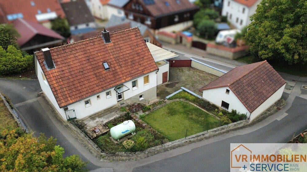 Platz für Familie, Fahrzeuge und Hobby: Wohnhaus mit eigener Abstellhalle in 97618 Heustreu, 97618 Heustreu