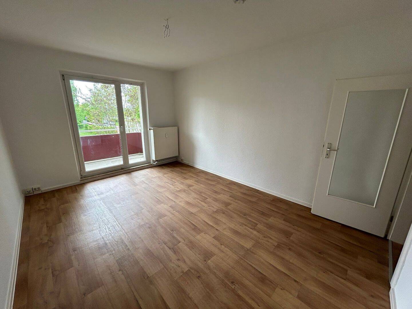 Schnell sein! Helle 3-Zimmer-Wohnung mit Balkon im Erdgeschoss!, 6449 Aschersleben