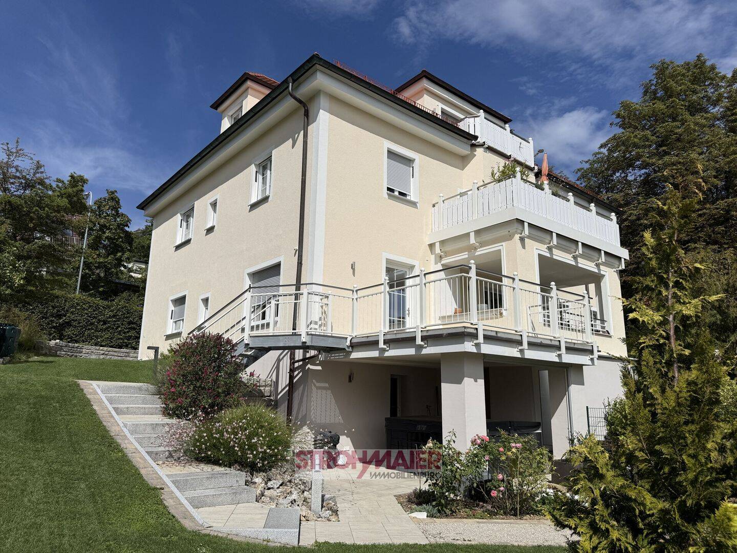 Hochwertige 2-Zimmer-Erdgeschosswohnung mit Balkon und Außenstellplatz in energetisch saniertem Haus!, 91217 Hersbruck
